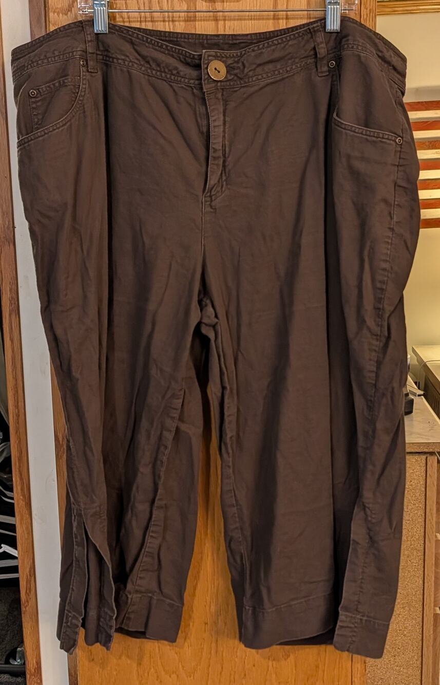 ๐Women's 24 Venezia Cropped Pants